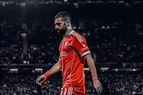 صدام سلوت ومعضلة مالية.. 4 أسباب عجلت برحيل صلاح "مجانًا" عن ليفربول